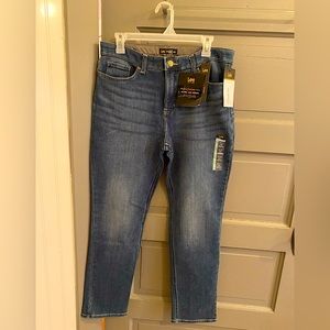 NEW -Lee Straight Leg Slim fit Mid Rise Ultra Lux Denim